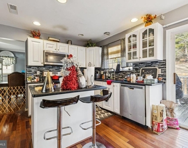2958 Myrtlewood Drive - Photo Thumbnail 4