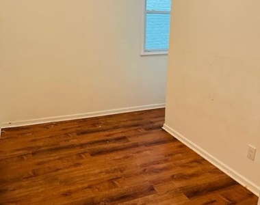 919 Avenue Of The States - Photo Thumbnail 3