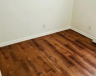 919 Avenue Of The States - Photo Thumbnail 5