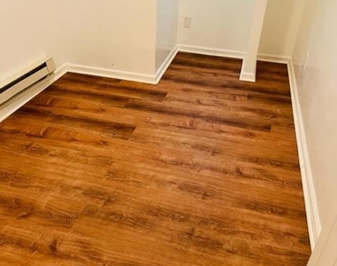 919 Avenue Of The States - Photo Thumbnail 4