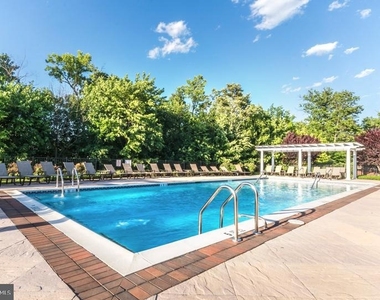 1307 Churchill Downs Way - Photo Thumbnail 12