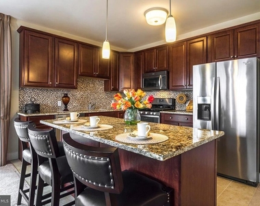 1307 Churchill Downs Way - Photo Thumbnail 17
