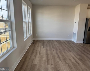 1826 Oxbow Road - Photo Thumbnail 5