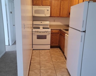 625 A Chesapeake Street Se - Photo Thumbnail 4
