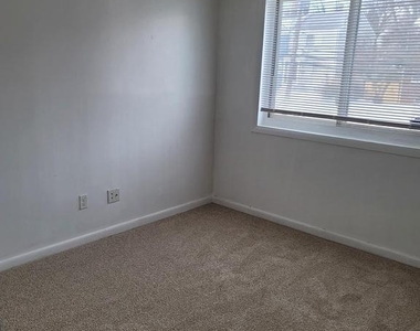 625 A Chesapeake Street Se - Photo Thumbnail 6
