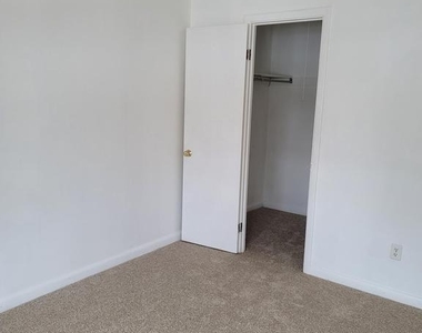 625 A Chesapeake Street Se - Photo Thumbnail 11