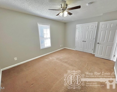 620 E Davis Street - Photo Thumbnail 9