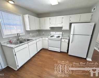 620 E Davis Street - Photo Thumbnail 3