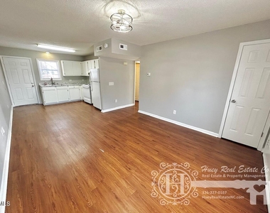 620 E Davis Street - Photo Thumbnail 6