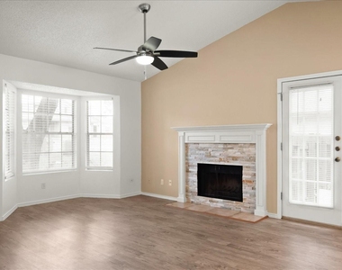 220 Sailmaster St - Photo Thumbnail 7