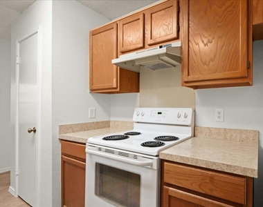 220 Sailmaster St - Photo Thumbnail 13