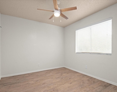 220 Sailmaster St - Photo Thumbnail 18