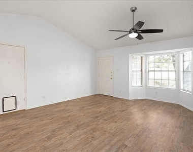 220 Sailmaster St - Photo Thumbnail 9