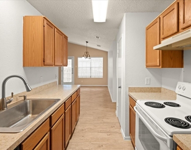 220 Sailmaster St - Photo Thumbnail 14