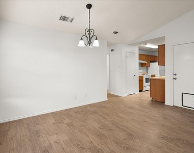 220 Sailmaster St - Photo Thumbnail 11