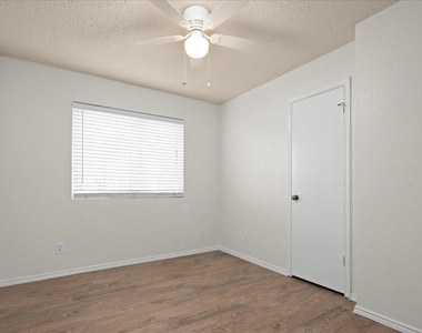 220 Sailmaster St - Photo Thumbnail 19