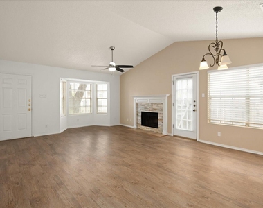 220 Sailmaster St - Photo Thumbnail 6