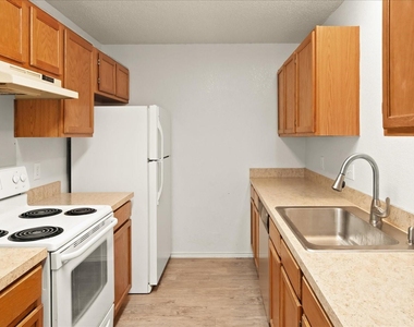 220 Sailmaster St - Photo Thumbnail 12