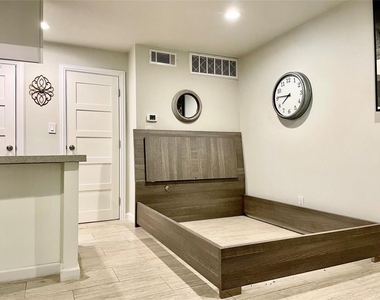 3110 Red River St - Photo Thumbnail 3