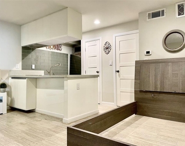 3110 Red River St - Photo Thumbnail 5