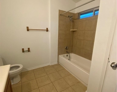 3400 Barksdale Ln - Photo Thumbnail 6