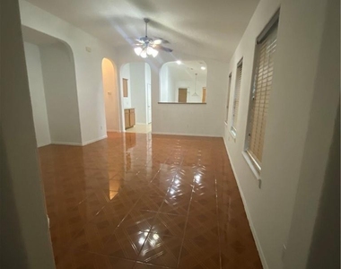 3400 Barksdale Ln - Photo Thumbnail 4