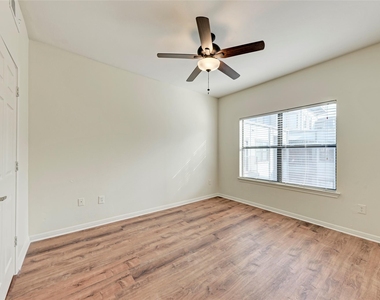 2502 Leon St - Photo Thumbnail 7