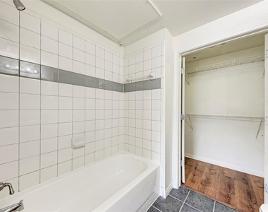 2502 Leon St - Photo Thumbnail 11