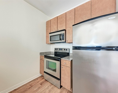 2502 Leon St - Photo Thumbnail 2