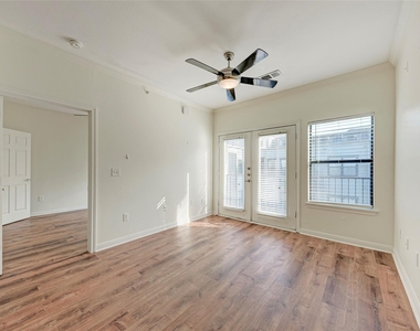 2502 Leon St - Photo Thumbnail 5