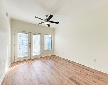 2502 Leon St - Photo Thumbnail 4