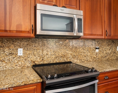 425 Oak Pond Drive - Photo Thumbnail 9