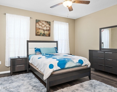 425 Oak Pond Drive - Photo Thumbnail 25