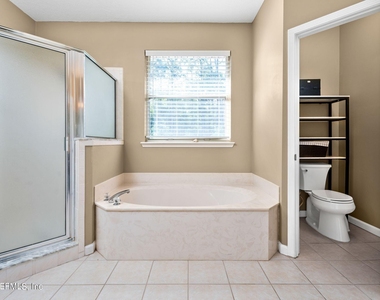 425 Oak Pond Drive - Photo Thumbnail 29