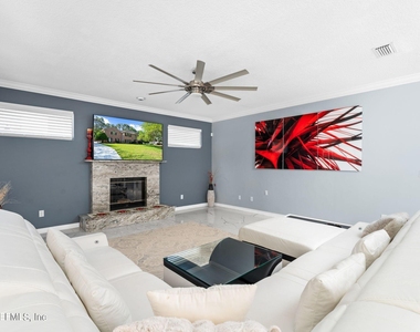 425 Oak Pond Drive - Photo Thumbnail 6