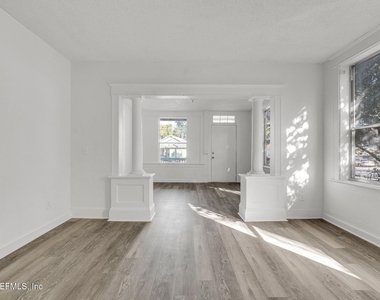 522 W 21st Street - Photo Thumbnail 11
