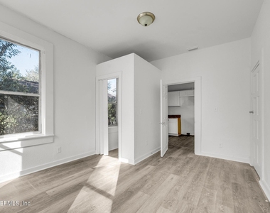 522 W 21st Street - Photo Thumbnail 17