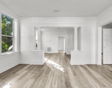 522 W 21st Street - Photo Thumbnail 3