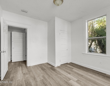 522 W 21st Street - Photo Thumbnail 6
