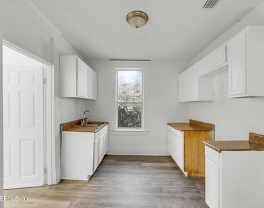 522 W 21st Street - Photo Thumbnail 12