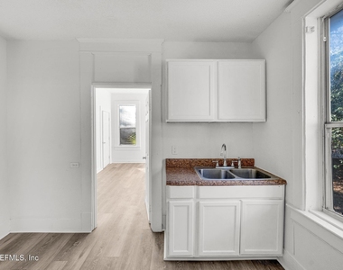 522 W 21st Street - Photo Thumbnail 14