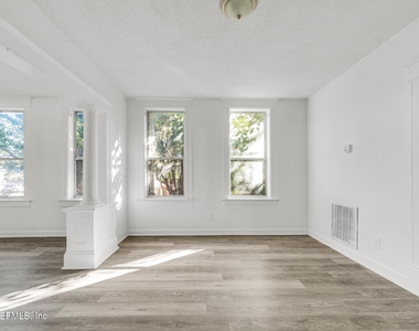 522 W 21st Street - Photo Thumbnail 10