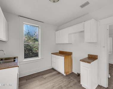 522 W 21st Street - Photo Thumbnail 13