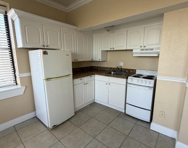 311 W Ashley Street - Photo Thumbnail 2