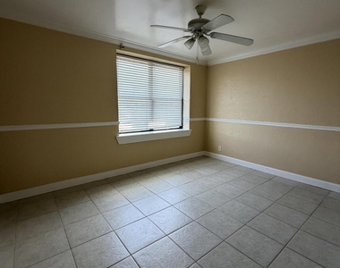 311 W Ashley Street - Photo Thumbnail 3