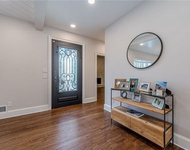 4562 Columns Drive - Photo Thumbnail 9