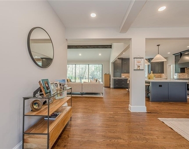 4562 Columns Drive - Photo Thumbnail 7