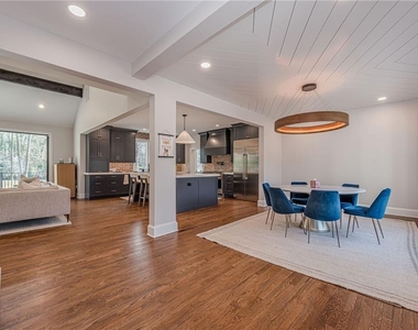 4562 Columns Drive - Photo Thumbnail 8