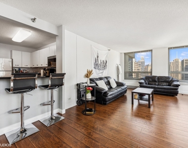 440 N Wabash Avenue - Photo Thumbnail 2