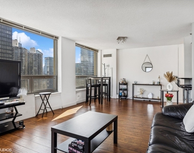 440 N Wabash Avenue - Photo Thumbnail 3